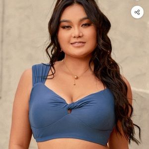 NWT Cupshe Kirstin Twist Front Plus Size Bikini Top